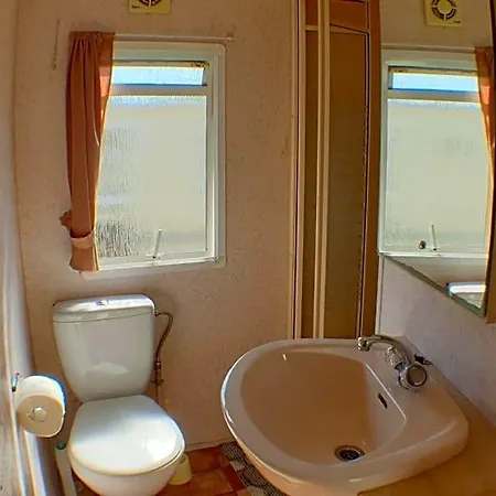 Letniskowe Bursztynek 山林小屋 Jarosławiec