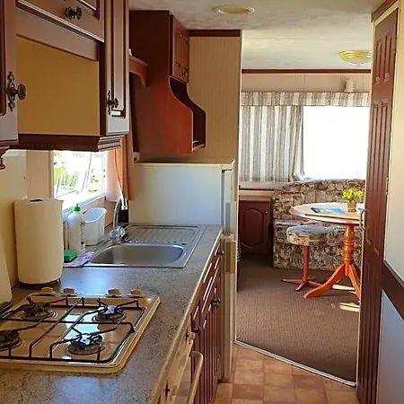 Letniskowe Bursztynek 山林小屋 Jarosławiec
