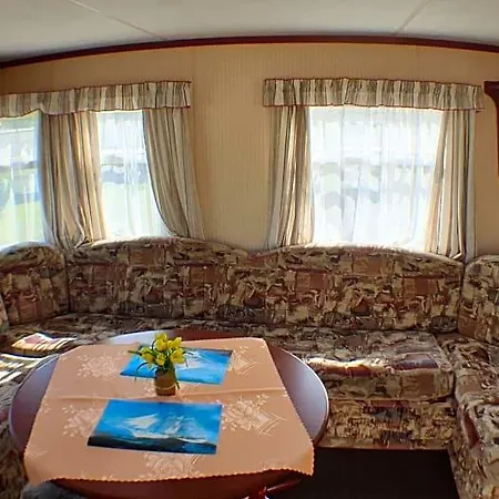 Letniskowe Bursztynek 山林小屋 Jarosławiec