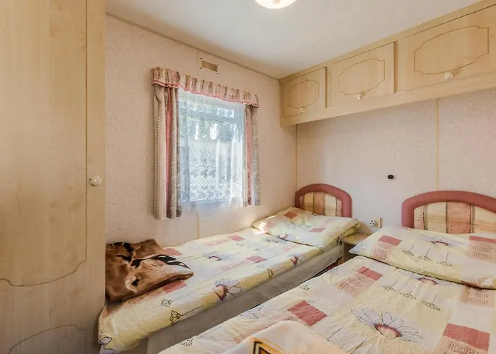 Letniskowe Bursztynek Lodge *